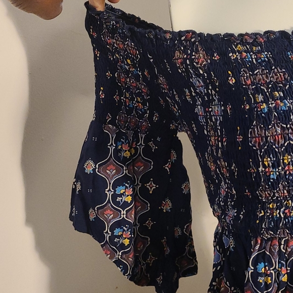 Hollister off the shoulder top - Size small - Picture 2 of 4